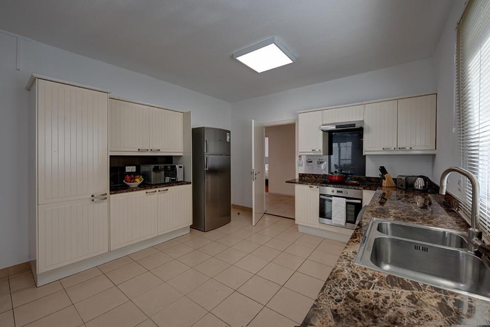 J5 Four Bedroom Villa Holiday Home In Al Wasl For Families Only Dubai Exterior foto